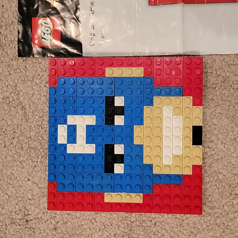 Lego Kit Captain America Mosaic - Picture 2 of 3
